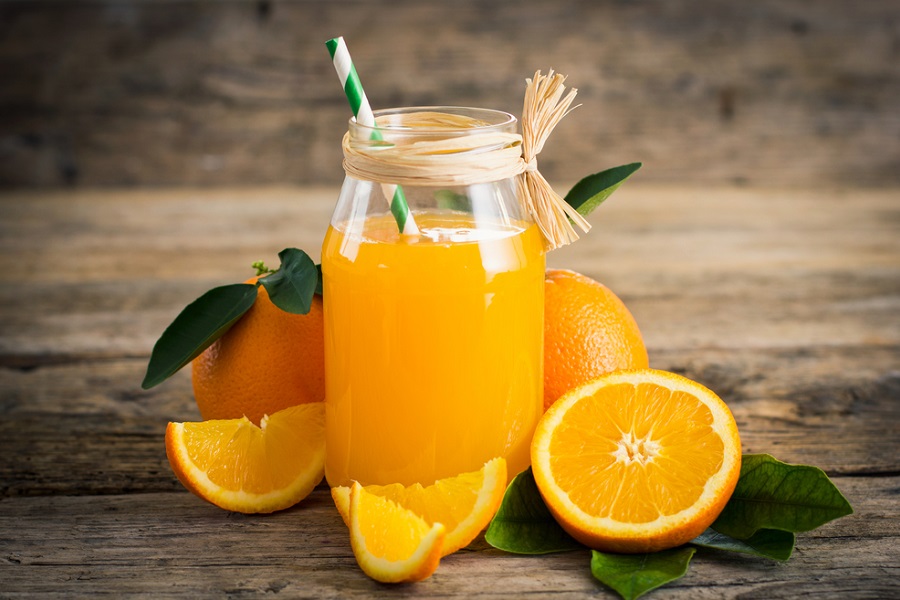 Nước cam có nhiều công dụng tốt cho sức khỏe và làn da